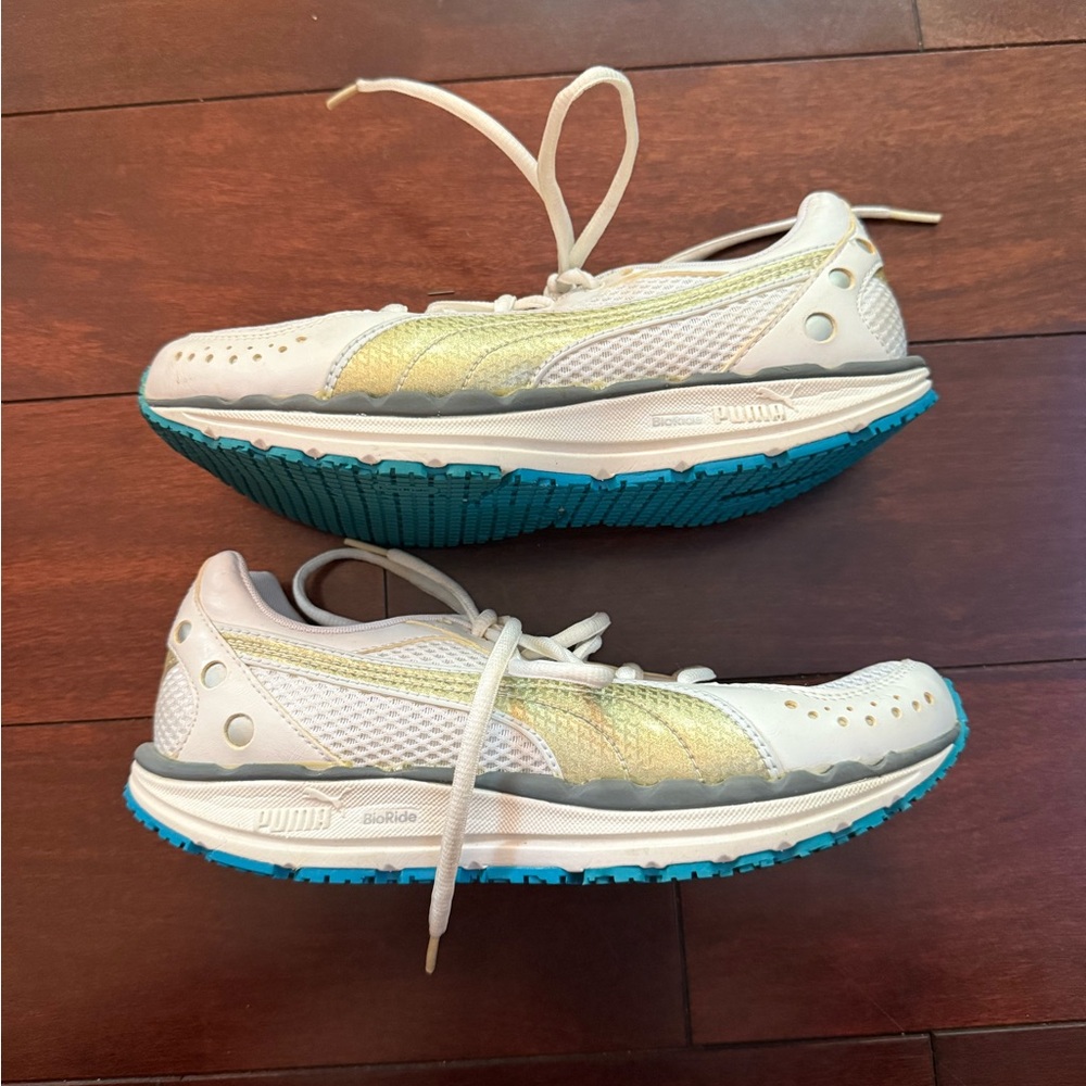 Like new Puma sneakers